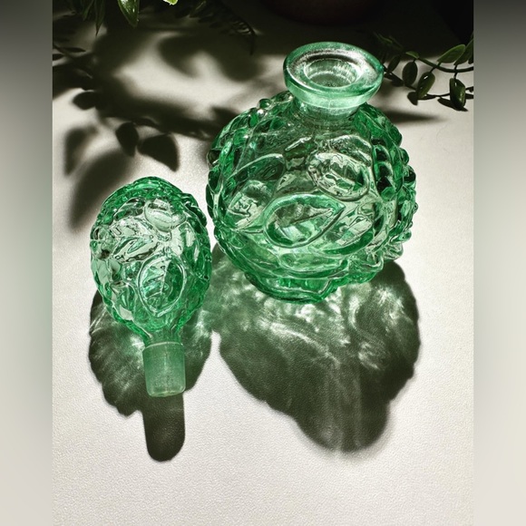 Vintage 1960s I. W. Rice & Co. Green Glass Rose Perfume Bottle w/ Stopper - Picture 5 of 7